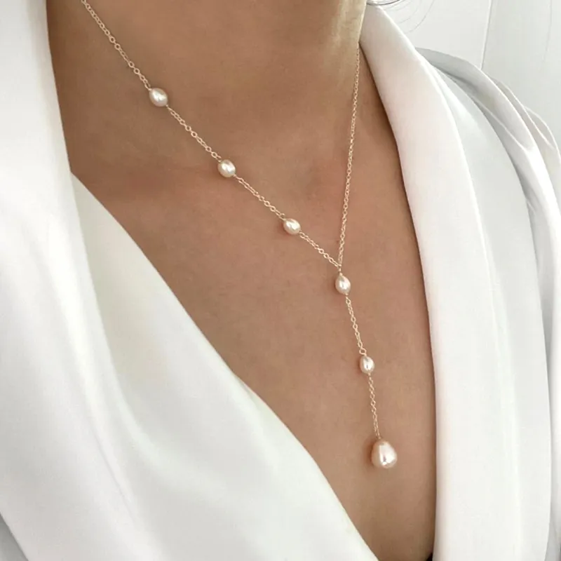 Collier avec pendentif et perles vintage