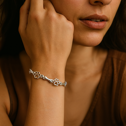 Aurembiaix™ | Armband mit Pfotenabdruck und Knochen-Charm in Silber