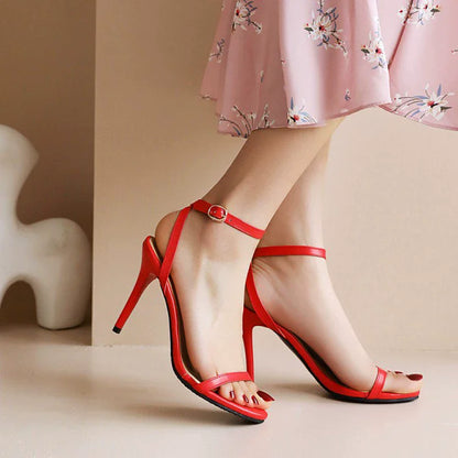 Mitternachtsblaue Stilettos mit Riemchen 