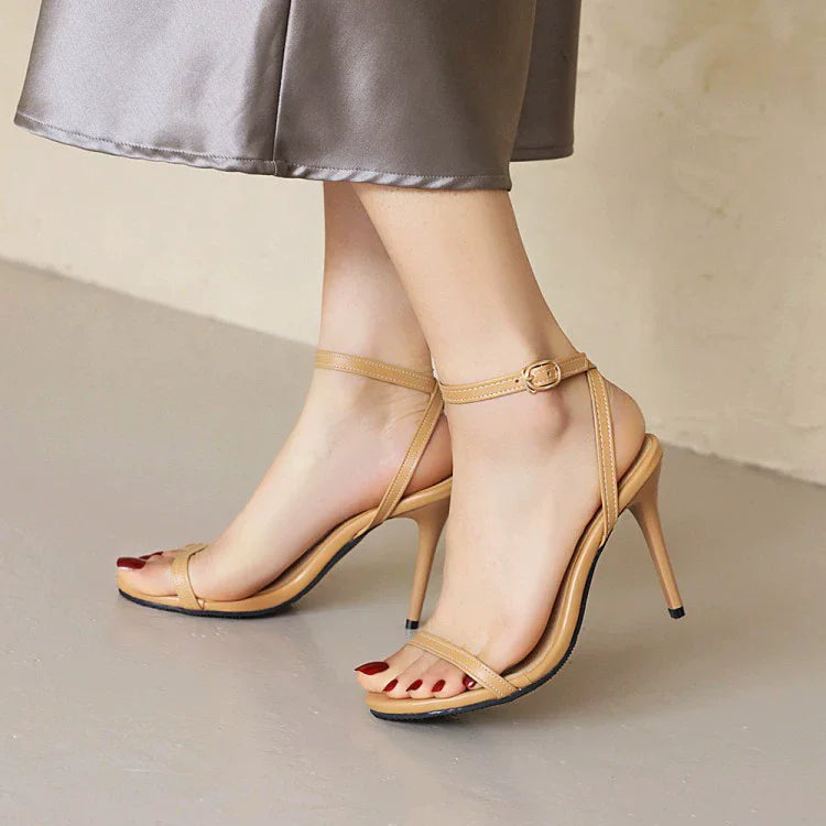 Mitternachtsblaue Stilettos mit Riemchen 