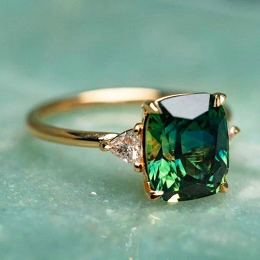 Ring mit grünem Zirkonia in Gold 