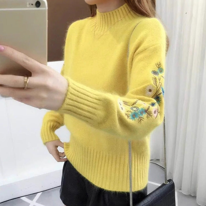 Veganer Grobstrickpullover aus Faux-Kaschmir mit Blumenstickerei