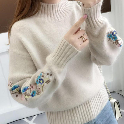 Veganer Grobstrickpullover aus Faux-Kaschmir mit Blumenstickerei