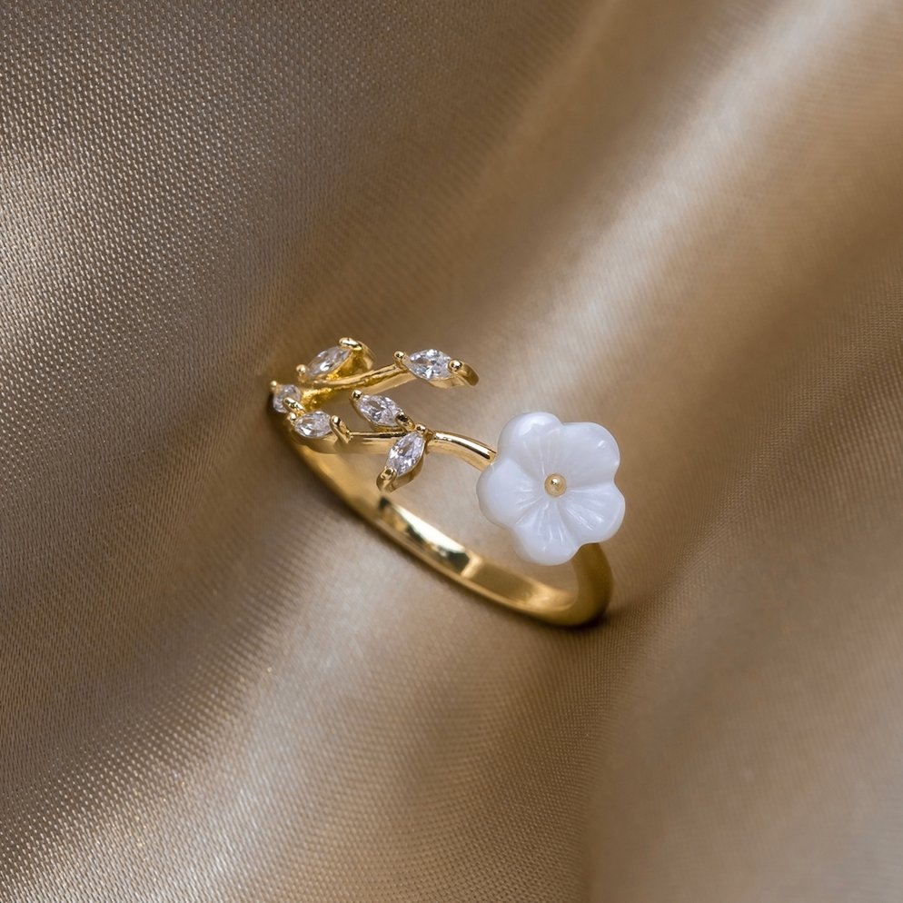 Ring mit weißen Blumen 